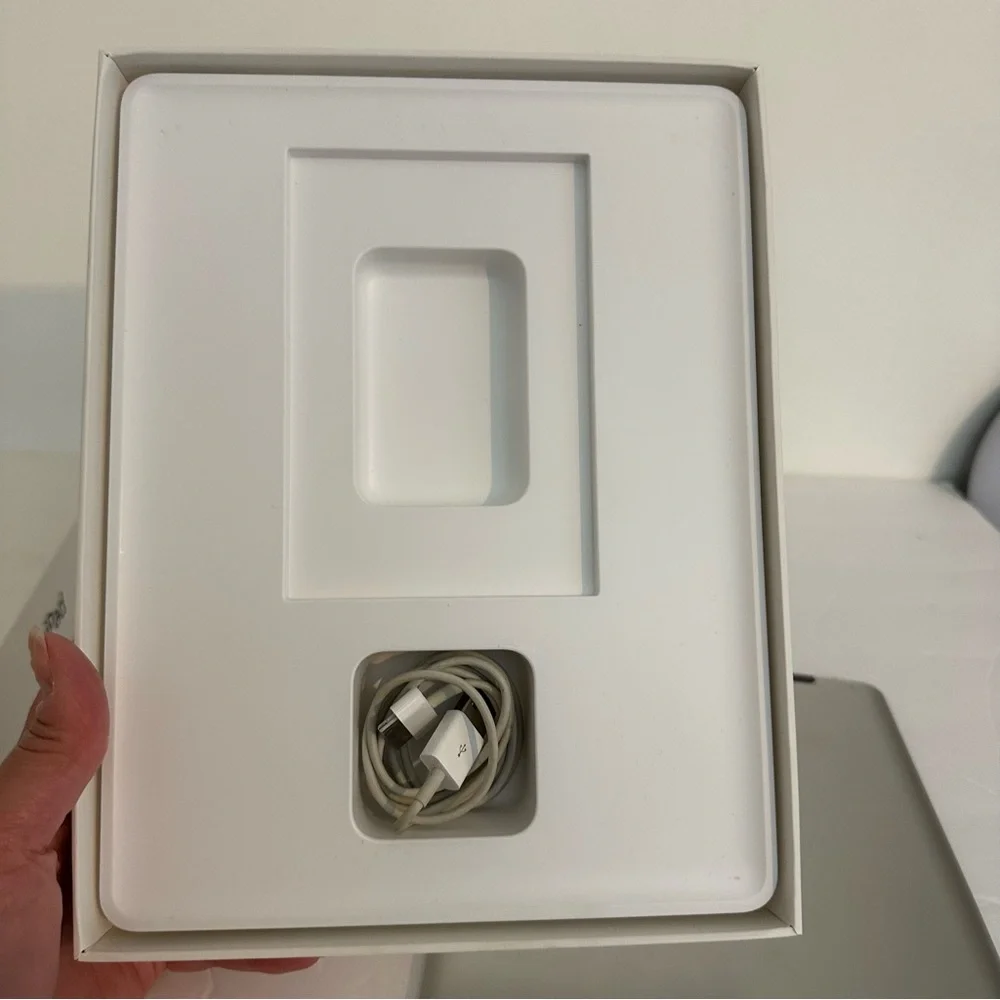 Apple iPad 2 Wi-Fi 3G 32GB Black Model A 1396 comes with box and USB charger